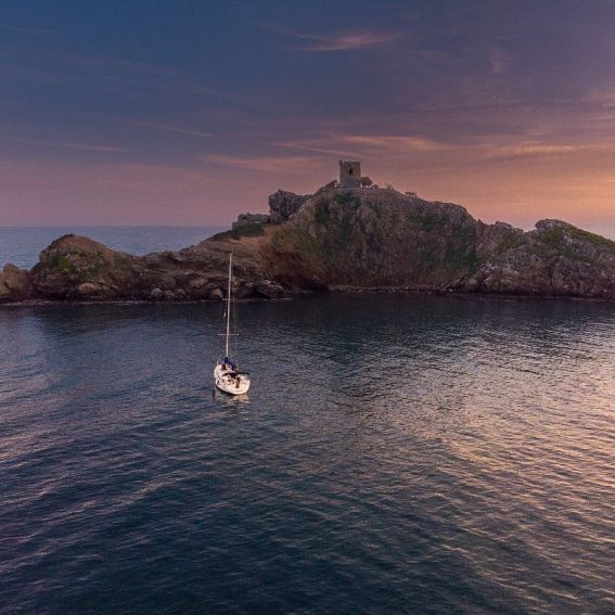 APERITIVO A BORDO AL TRAMONTO